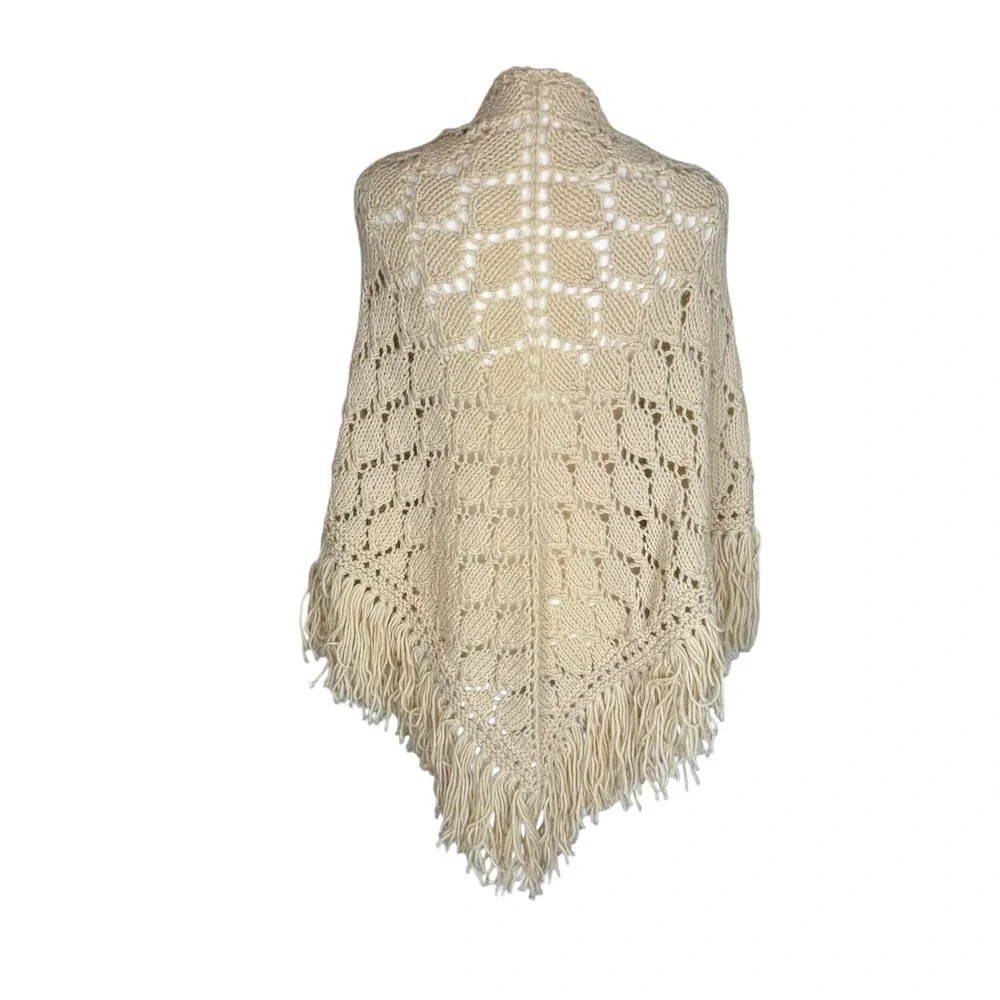 Vintage Handmade Chunky Knit Triangle Shawl Fringe Cream Ivory Wrap One Size